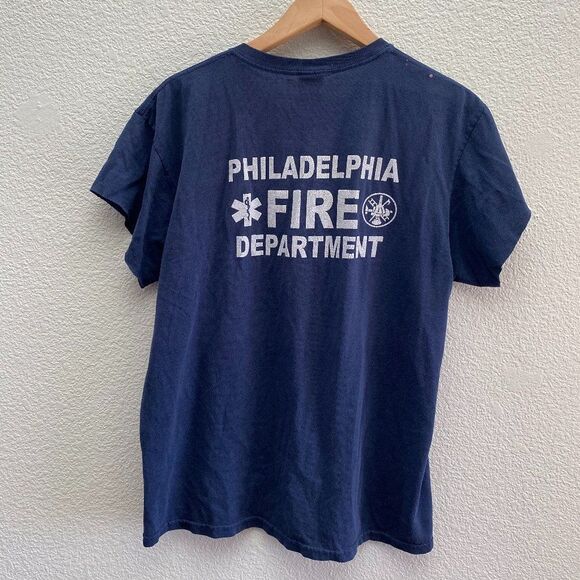 Paramedic Philadelphia Medic 36 Firefighter Jerzees T-Shirt Distressed Cut Large - Picture 1 of 6